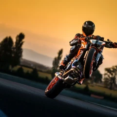 2022 KTM 1290 SUPER DUKE R AND KTM 1290 SUPER DUKE R EVO - THE BEAST, EVOLVED